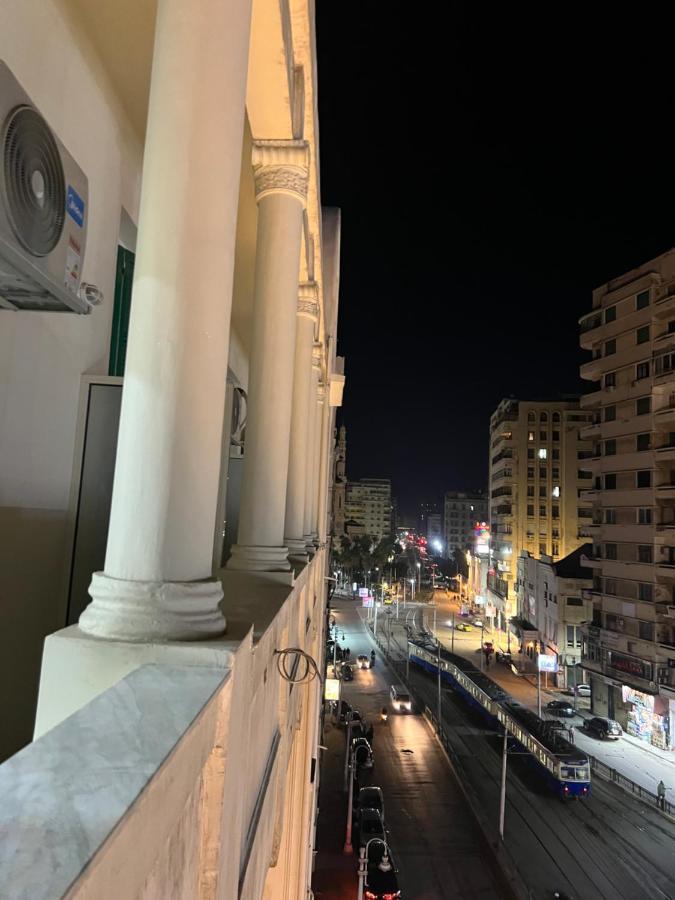 زافيرو اتينيوس *